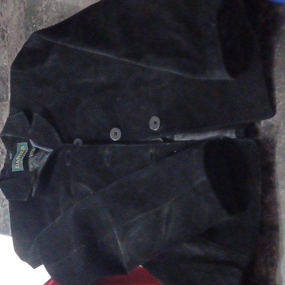 Gorgeous Danier jacket and matching skirt set - Picture 5 of 8